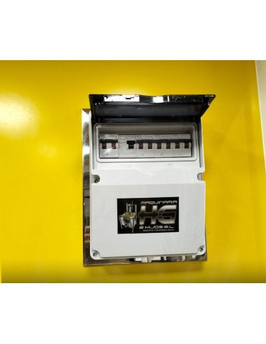 Remolque sin maquinaria de color amarillo